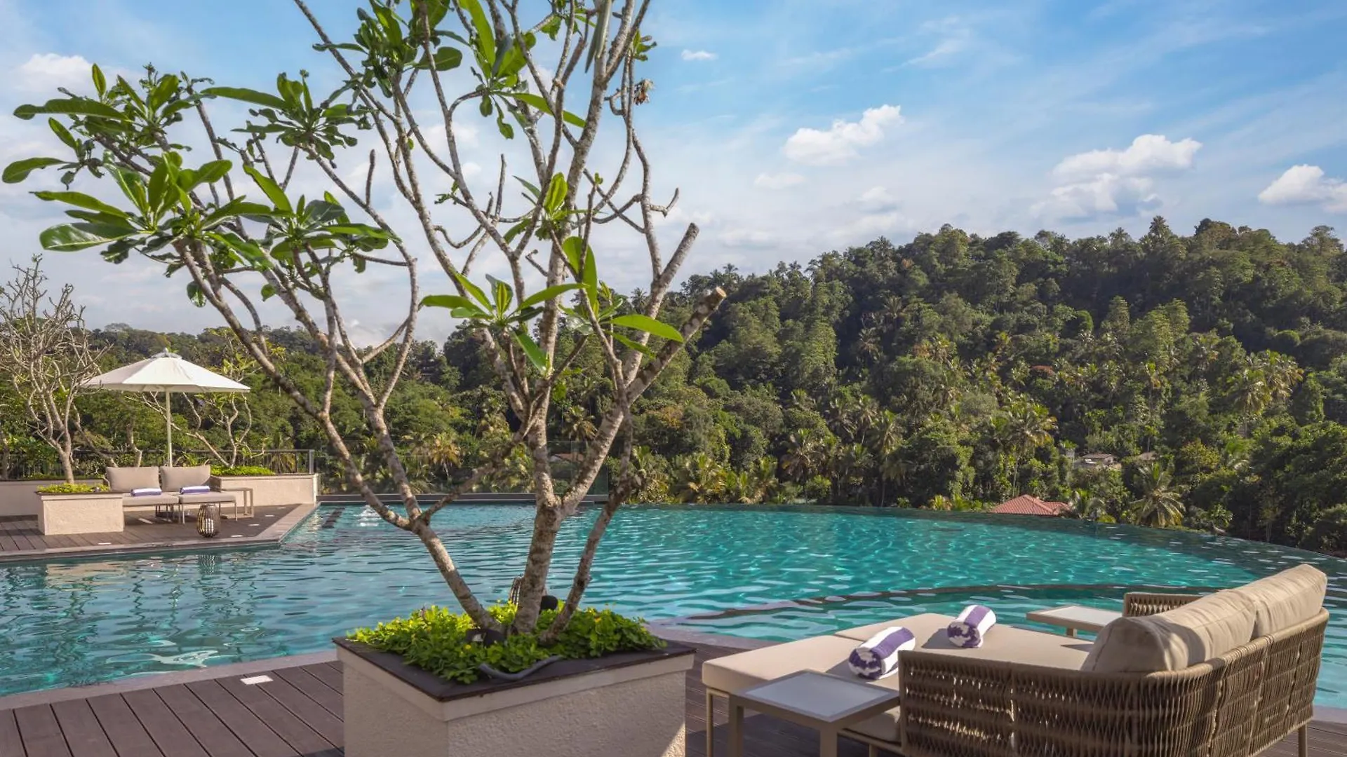 The Golden Crown Hotel Kandy