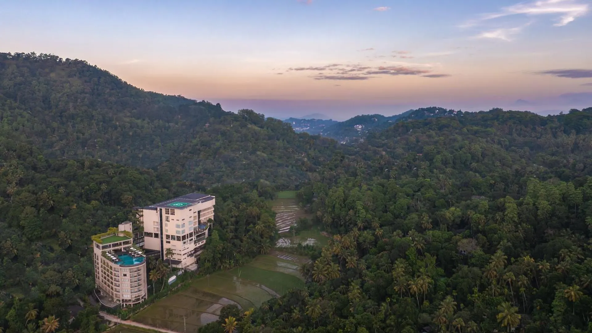 The Golden Crown Hotel Kandy