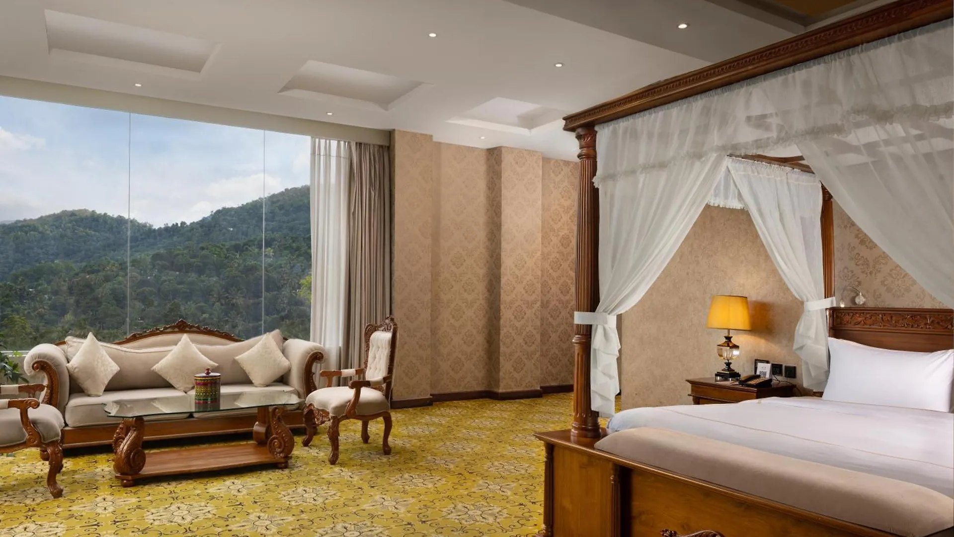 The Golden Crown Hotel Kandy