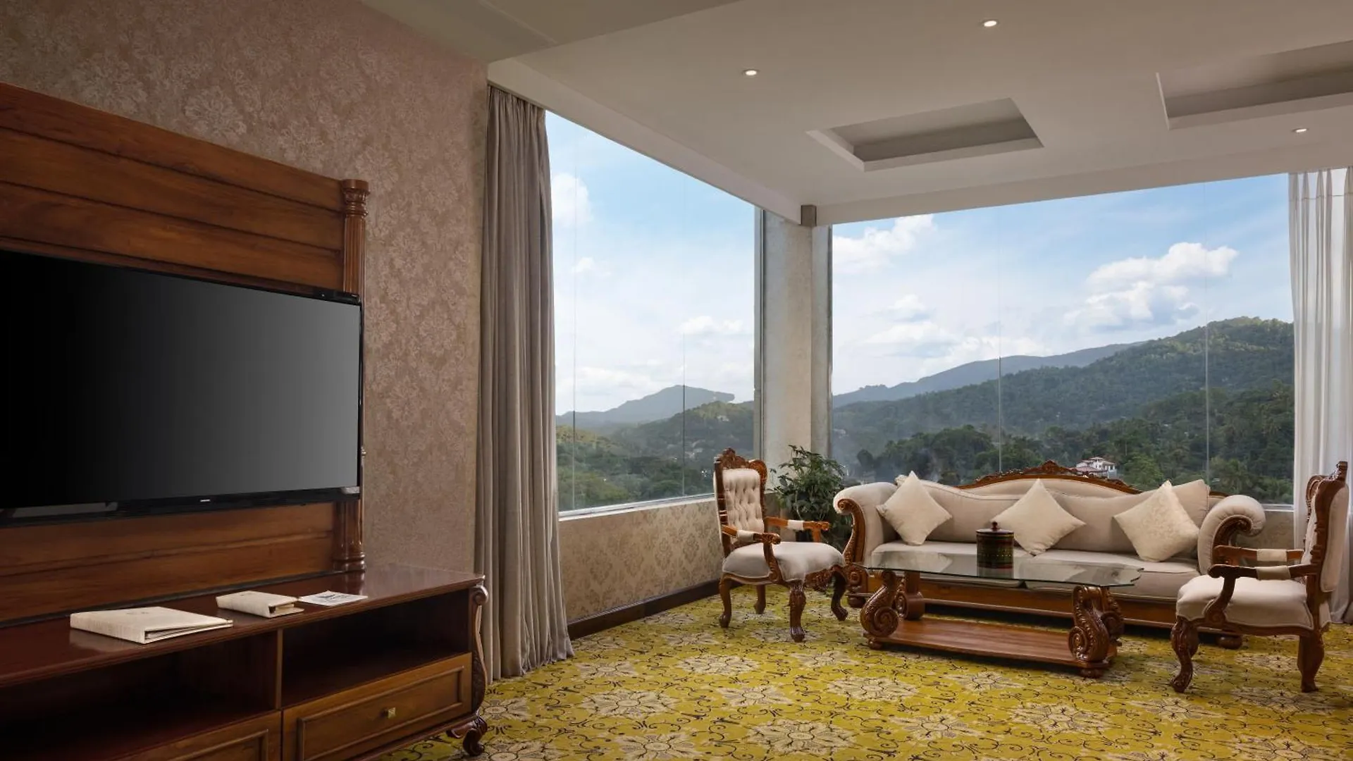 The Golden Crown Hotel Kandy