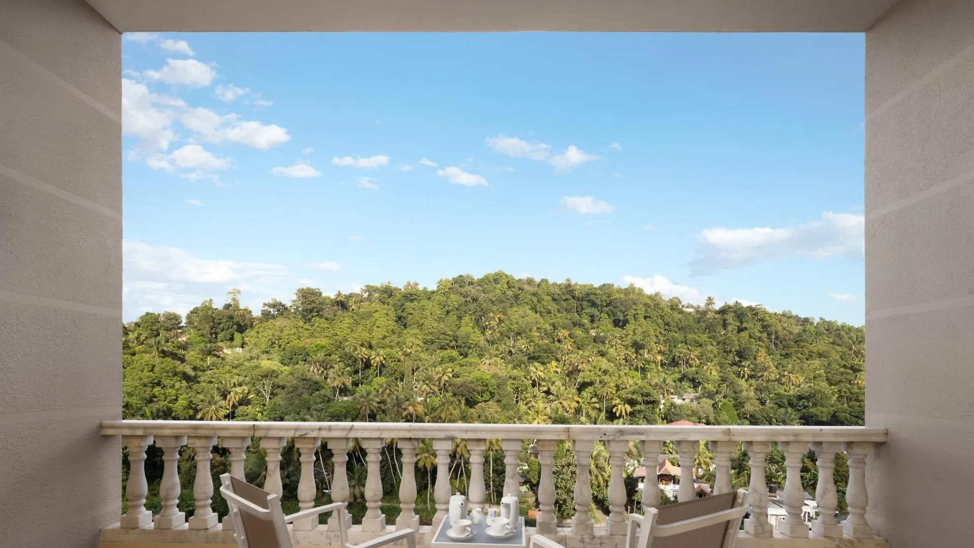 The Golden Crown Hotel Kandy