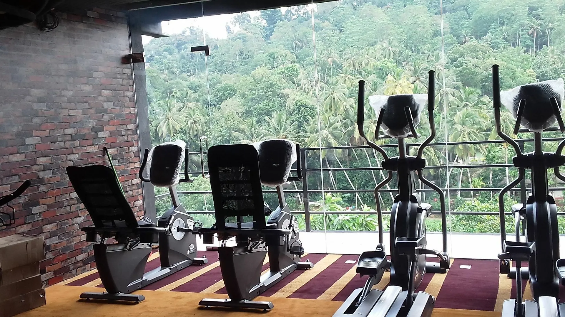 The Golden Crown Hotel Kandy